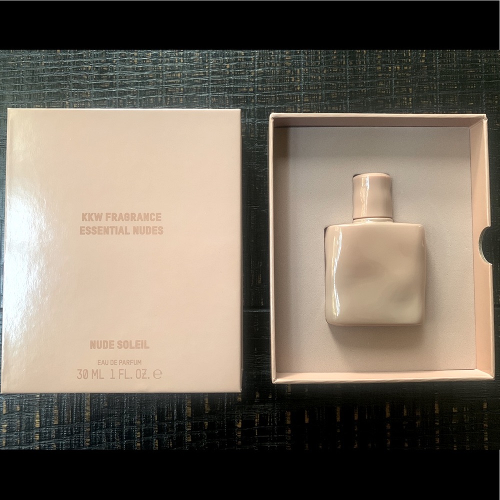 🪷 Essential Nudes 🪷